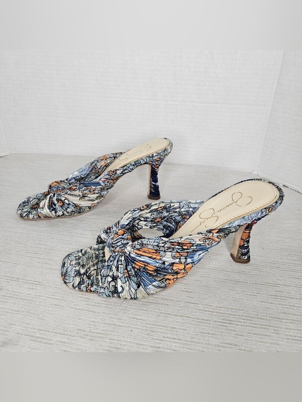 Jessica Simpson Multi Flower Pattern Knot-Twist Heel Sandals - Picture 4 of 6